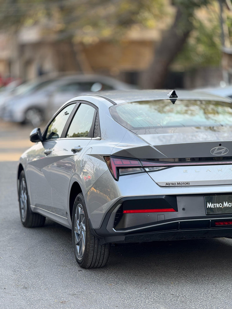 HYUNDAI ELANTRA HYBRID Model 2025