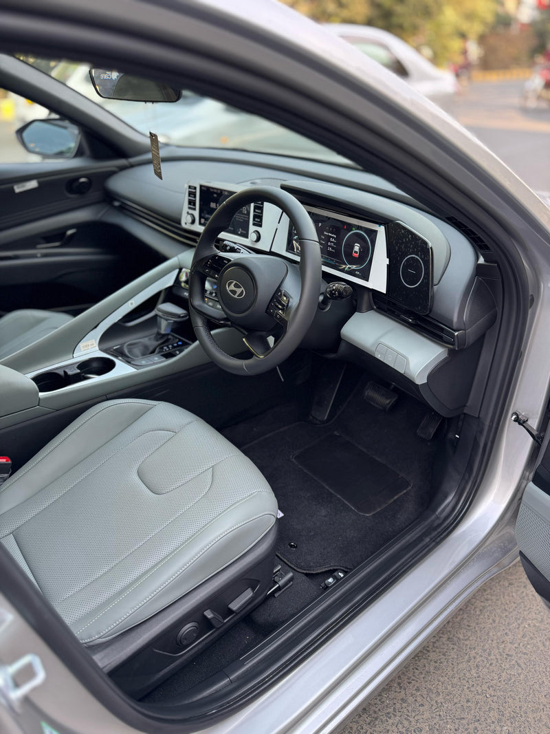 HYUNDAI ELANTRA HYBRID Model 2025