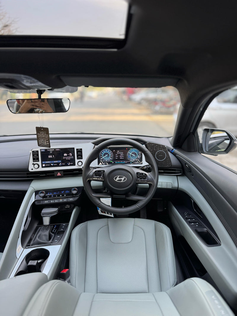 HYUNDAI ELANTRA HYBRID Model 2025