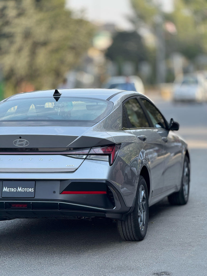 HYUNDAI ELANTRA HYBRID Model 2025