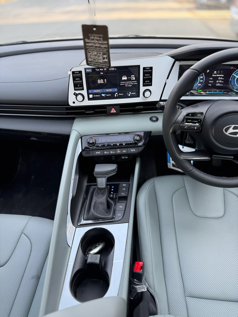 HYUNDAI ELANTRA HYBRID Model 2025