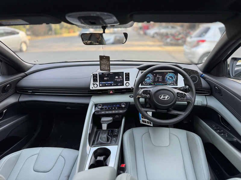 HYUNDAI ELANTRA HYBRID Model 2025