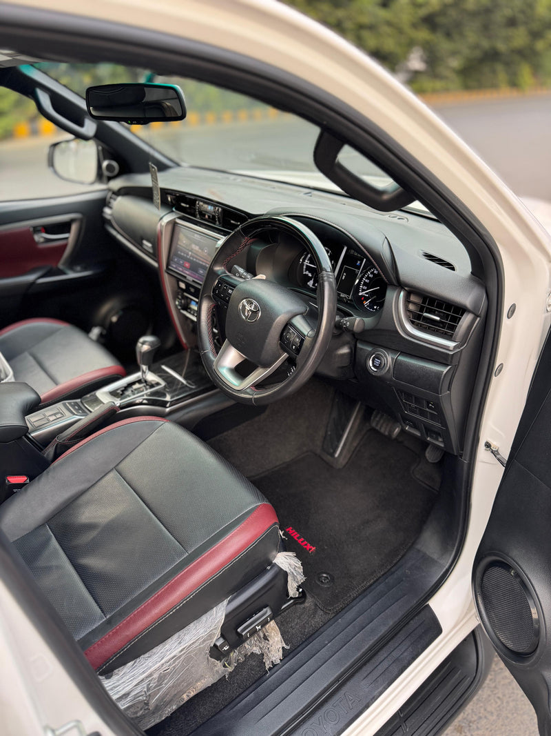 TOYOTA FORTUNER 2.8 LEGENDER