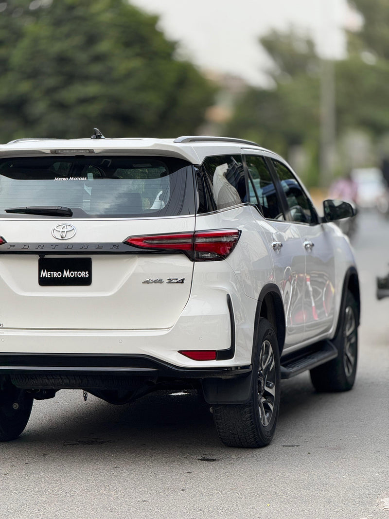 TOYOTA FORTUNER 2.8 LEGENDER
