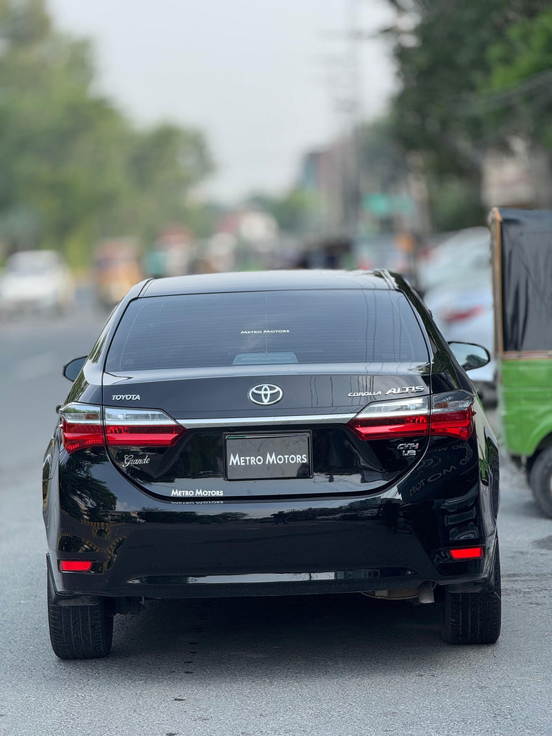 TOYOTA CAROLLA