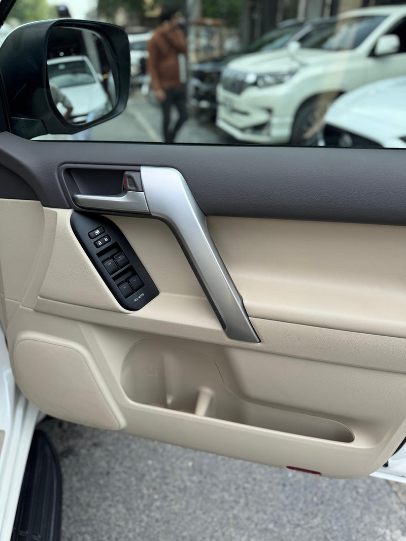 Prado TXL white