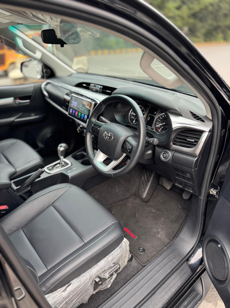 TOYOTA HILUX REVO V