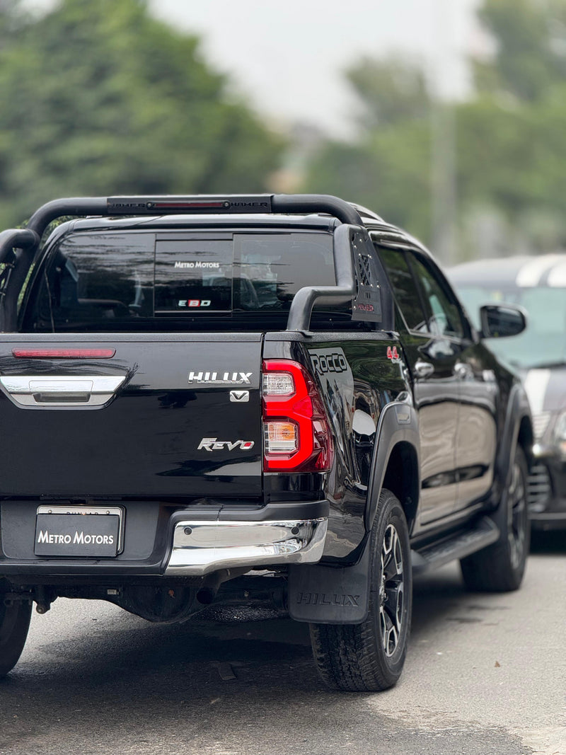TOYOTA HILUX REVO V