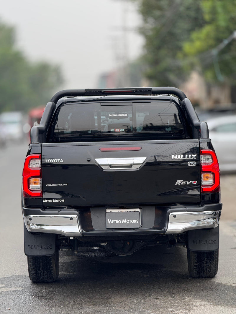 TOYOTA HILUX REVO V