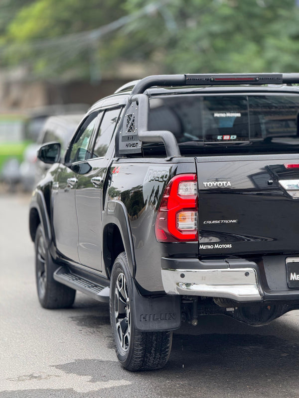 TOYOTA HILUX REVO V