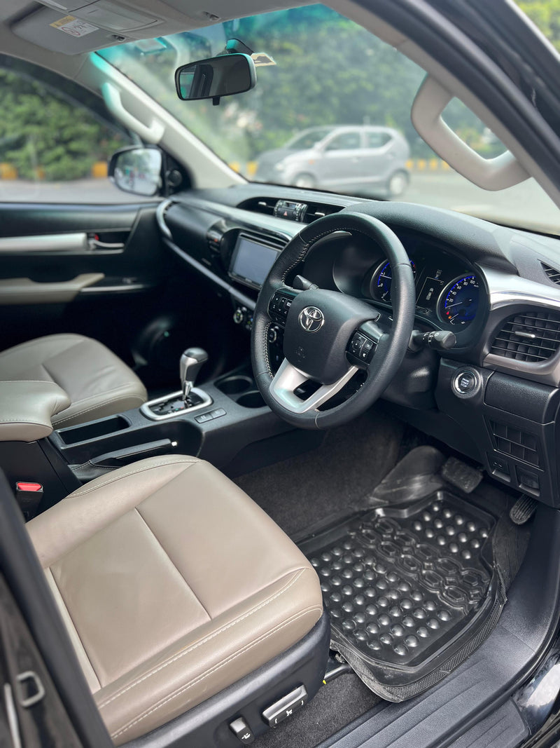 TOYOTA HILUX REVO