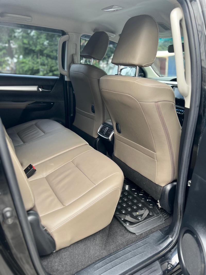 TOYOTA HILUX REVO