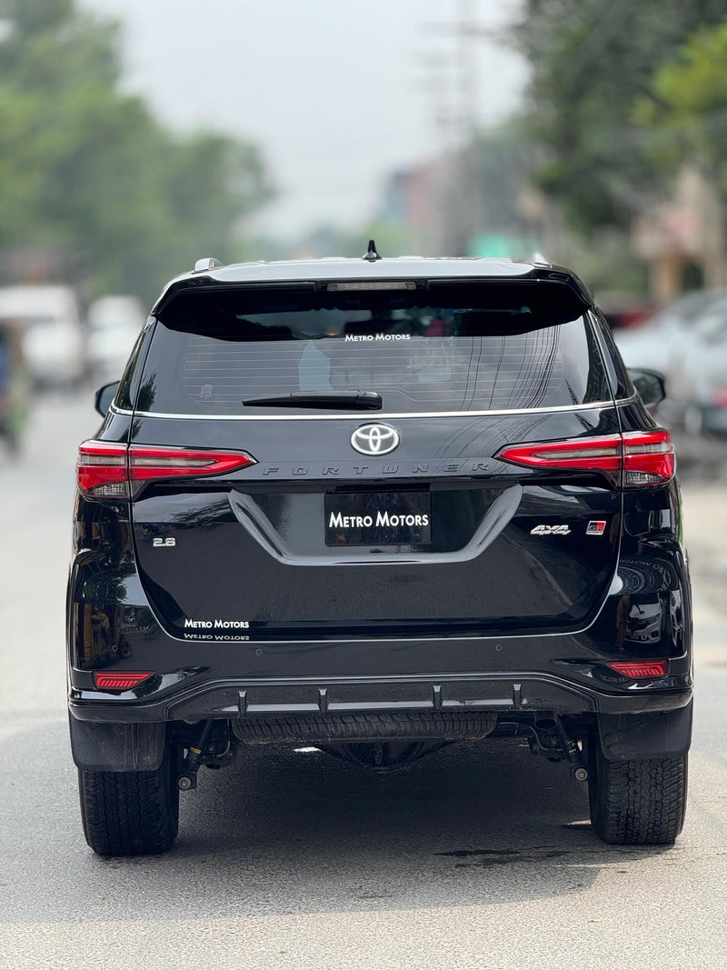 TOYOTA FORTUNER GRS
